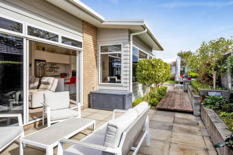 Photo of property in 27 Montague Grove, Stratford, 4332