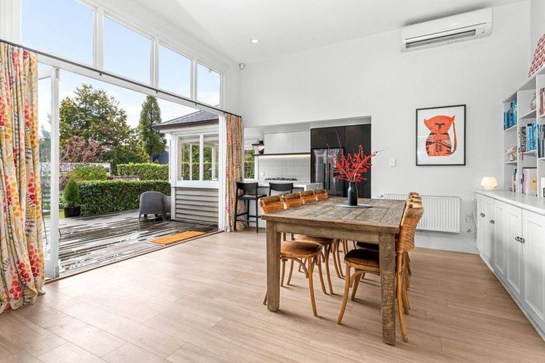 Photo of property in 8 Aikmans Road, Merivale, Christchurch, 8014