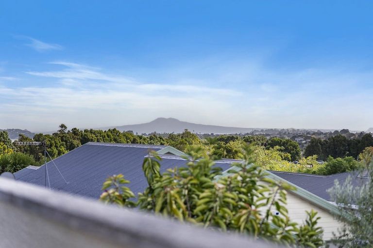 Photo of property in 2/15 Bradbury Road, Botany Downs, Auckland, 2010