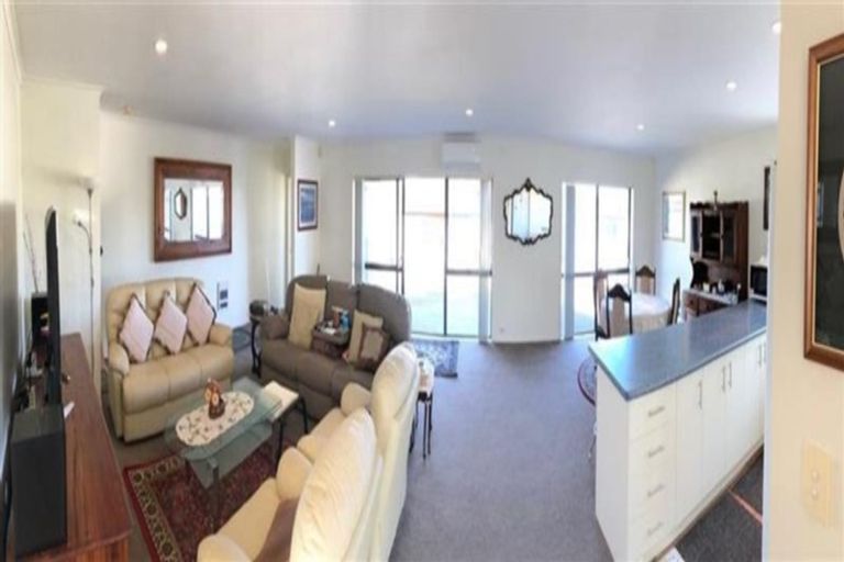 Photo of property in 15 Nier Place, East Tamaki Heights, Auckland, 2016