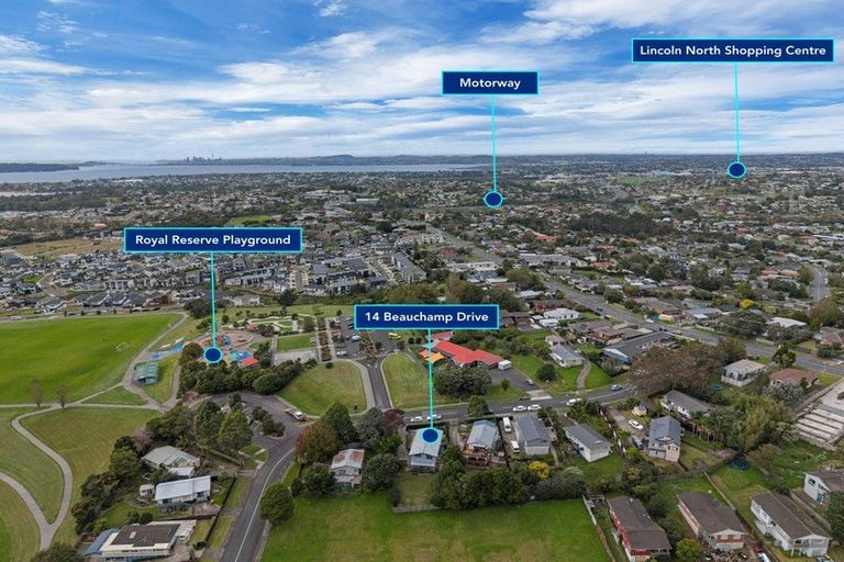 Photo of property in 14 Beauchamp Drive, Massey, Auckland, 0614