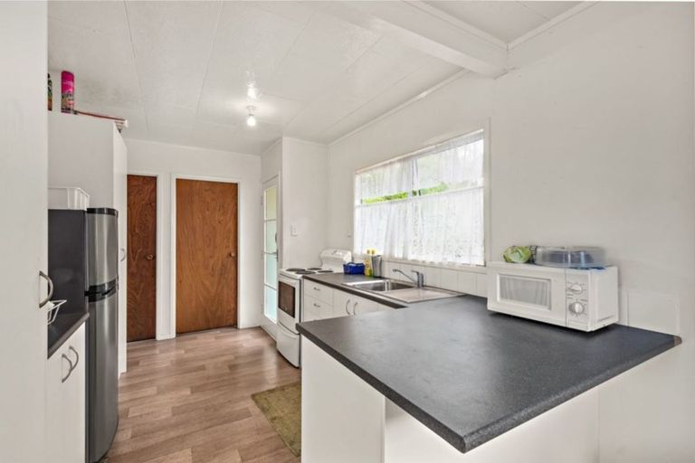 Photo of property in 7 Landsdale Place, Massey, Auckland, 0614