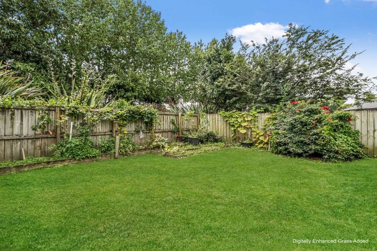 Photo of property in 92 Riverton Drive, Randwick Park, Auckland, 2105