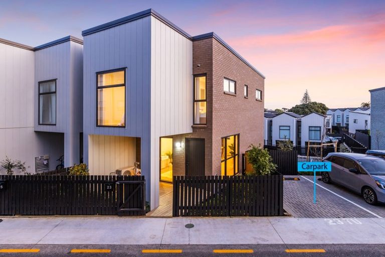 Photo of property in 23 Tukari Lane, Mangere Bridge, Auckland, 2022