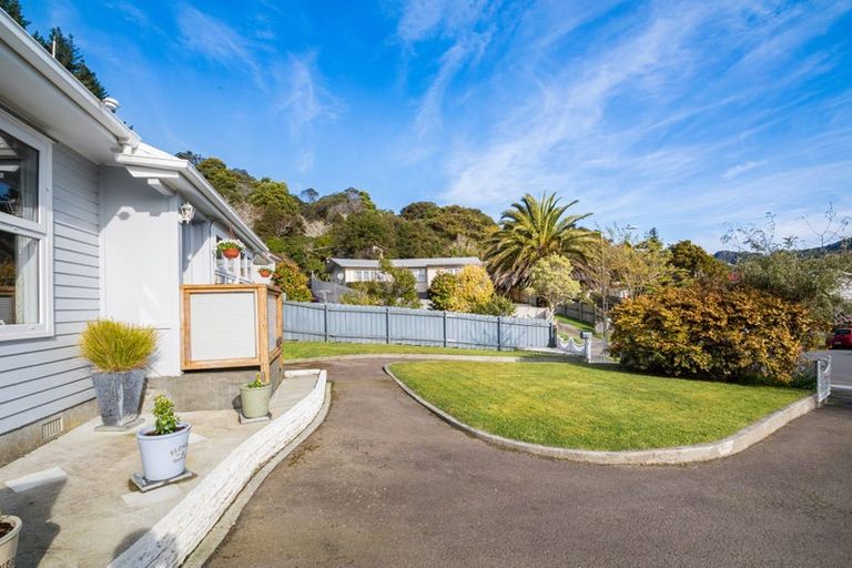 Photo of property in 19 Mimihau Grove, Wainuiomata, Lower Hutt, 5014