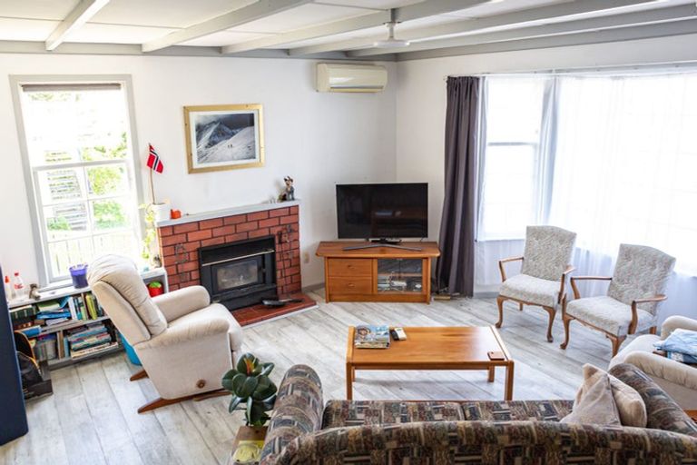 Photo of property in 49 Franklyn Road, Tawa, Wellington, 5028