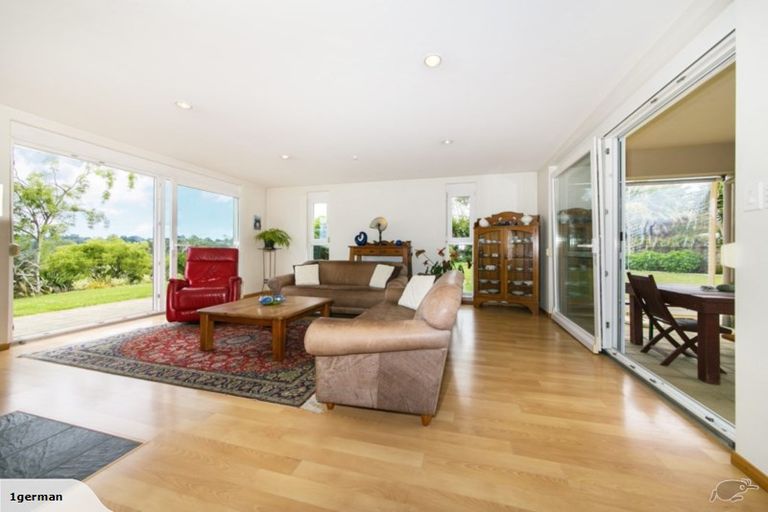 Photo of property in 32 Red Hills Road, Massey, Auckland, 0614