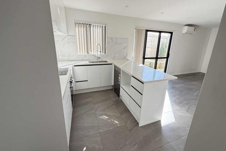 Photo of property in 74a Miller Road, Mangere Bridge, Auckland, 2022