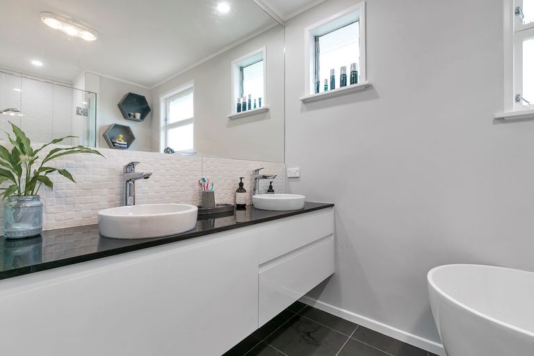 Photo of property in 43 Maude Street, Riverhead, 0820