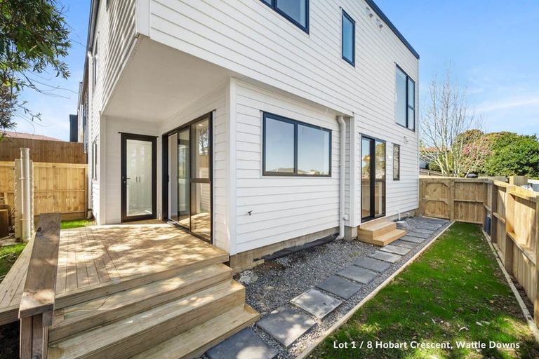Photo of property in 8 Hobart Crescent, Wattle Downs, Auckland, 2103