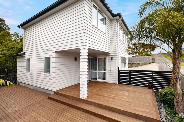 Photo of property in 30a Seaview Road, Glenfield, Auckland, 0629