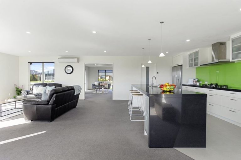 Photo of property in 1 Glen Kerran Close, Broomfield, Christchurch, 8042