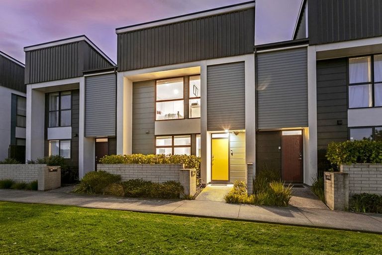 Photo of property in 12 Rangihina Road, Hobsonville, Auckland, 0616