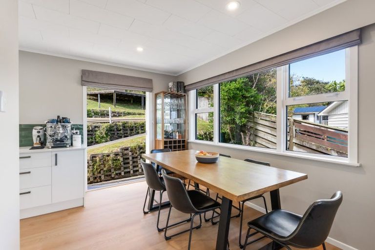 Photo of property in 16 Spicer Place, Tawa, Wellington, 5028