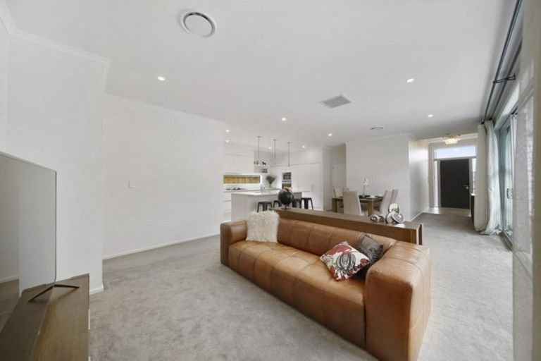 Photo of property in 57 Hayfield Way, Karaka, Papakura, 2113