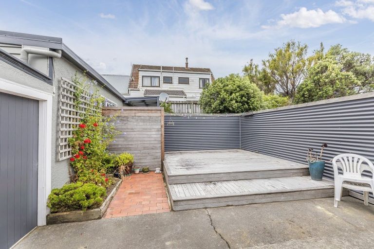 Photo of property in 101 Apu Crescent, Lyall Bay, Wellington, 6022