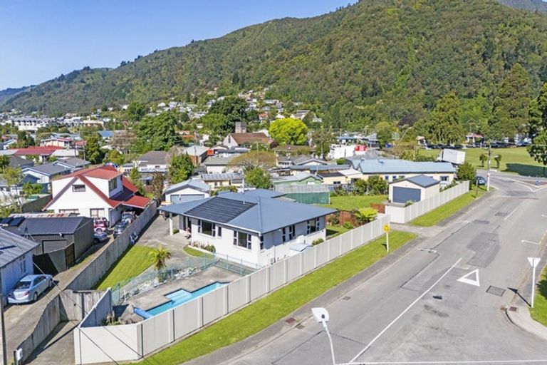 Photo of property in 36 Kent Street, Picton, 7220