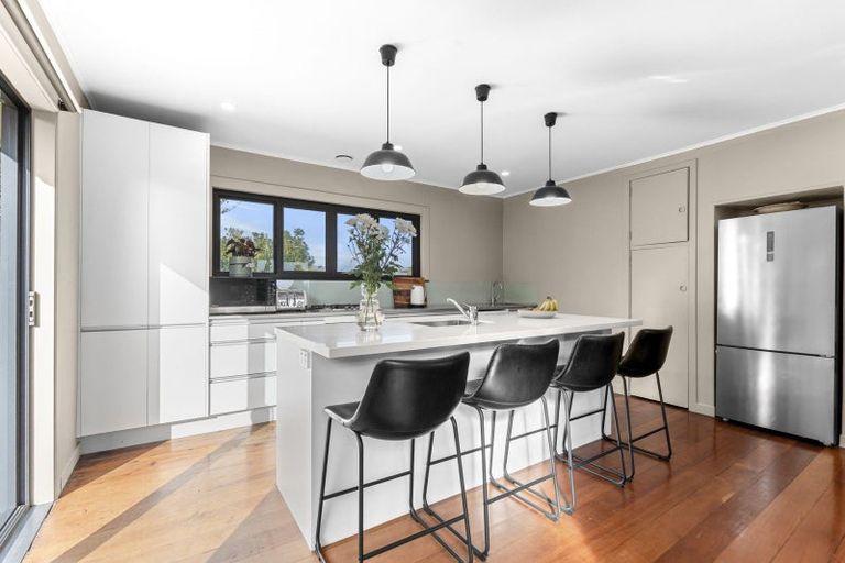 Photo of property in 3 Stuart Place, Blagdon, New Plymouth, 4310