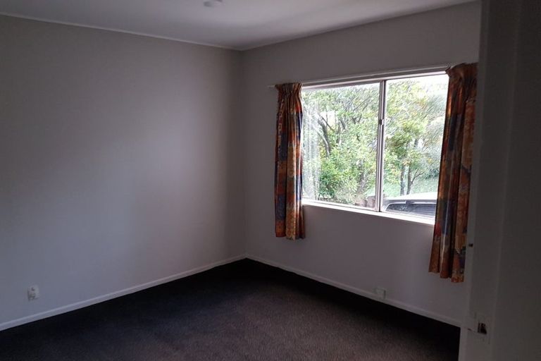 Photo of property in 32 Thurleigh Grove, Karori, Wellington, 6012