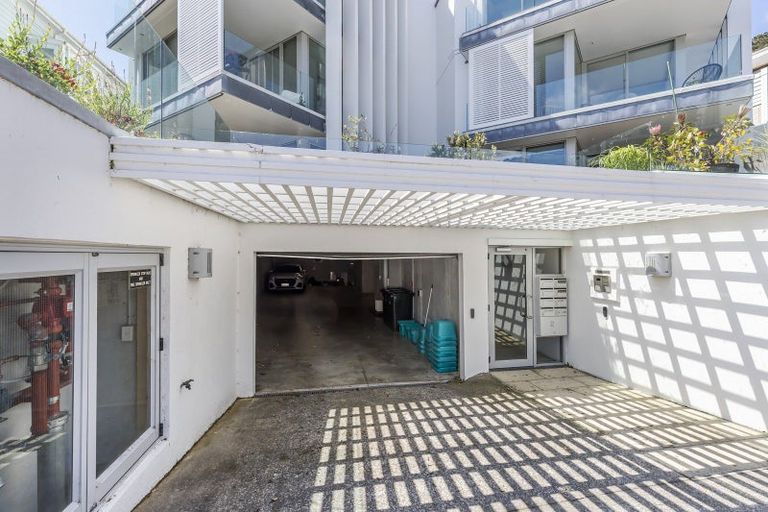 Photo of property in Alto Apartments, 2a/22 Telford Terrace, Oriental Bay, Wellington, 6011