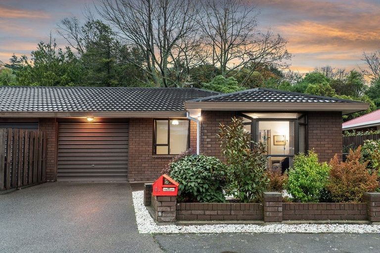 Photo of property in 1/8 Torvill And Dean Lane, Cashmere, Christchurch, 8022