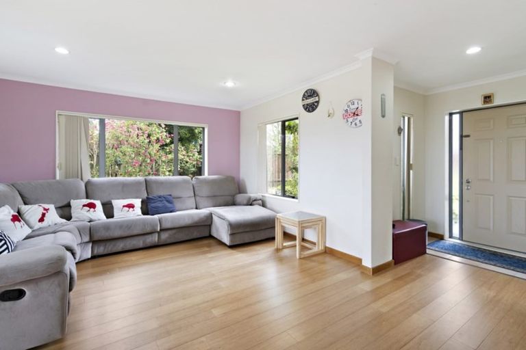 Photo of property in 9 Staten Place, Mangere, Auckland, 2022