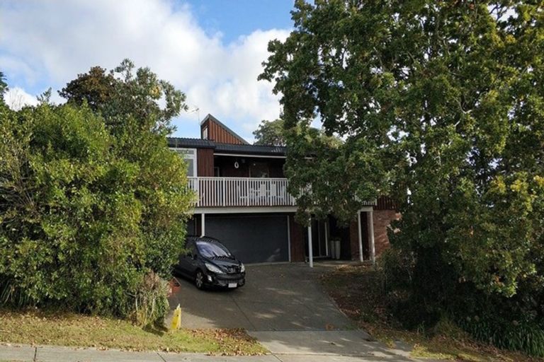 Photo of property in 4 Hollyhock Place, Browns Bay, Auckland, 0630