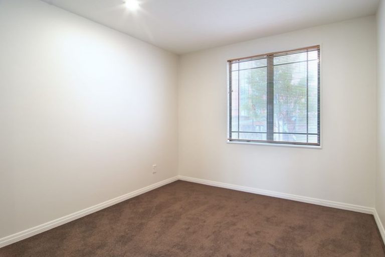 Photo of property in St James Courts, 5/77 Gloucester Street, Christchurch Central, Christchurch, 8013