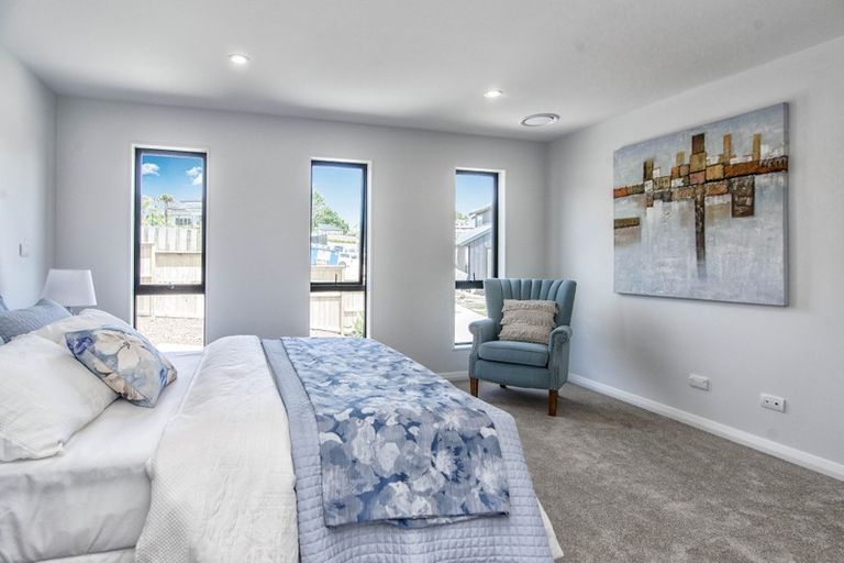 Photo of property in 9 Nerehana Place, Red Beach, 0932