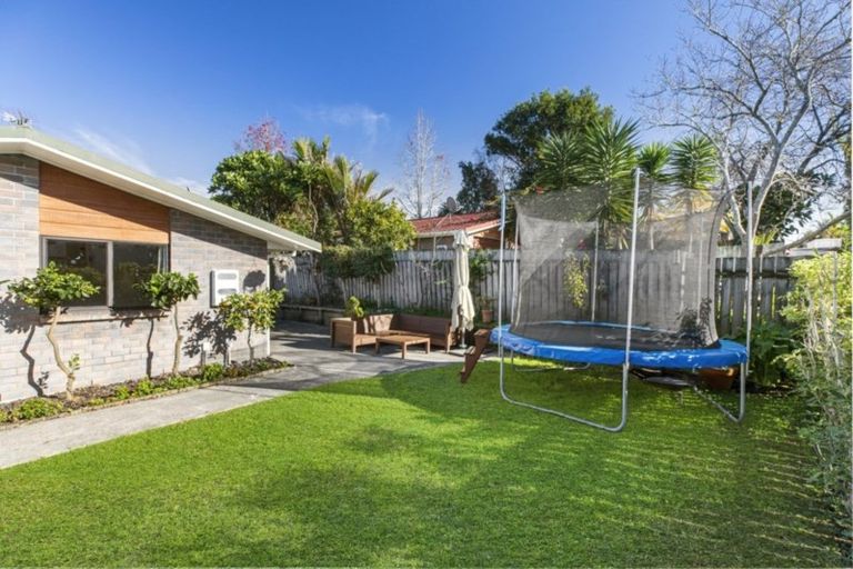 Photo of property in 108b Colwill Road, Massey, Auckland, 0614