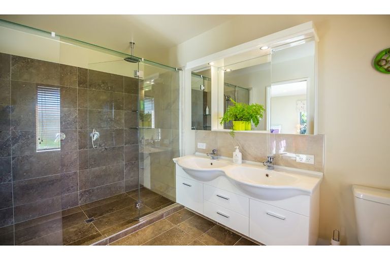 Photo of property in 20 Dunaverty Place, Broomfield, Christchurch, 8042