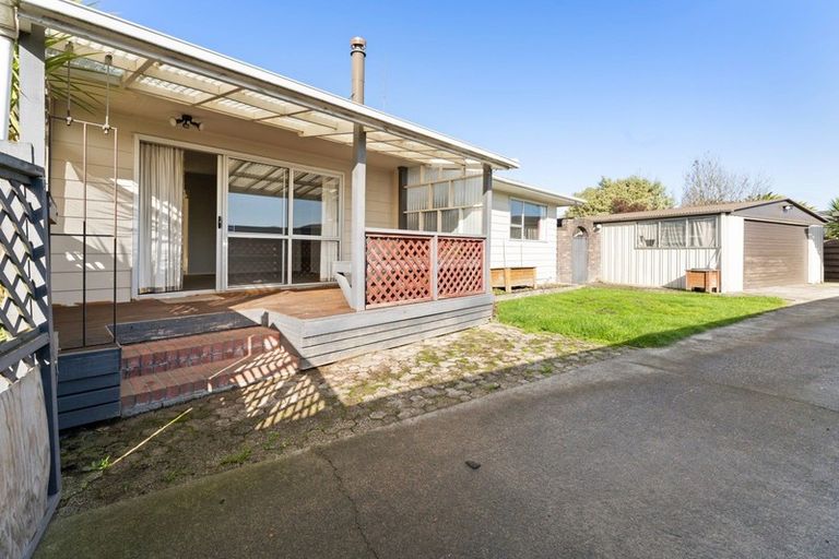 Photo of property in 24 Hillcrest Drive, Kelvin Grove, Palmerston North, 4414