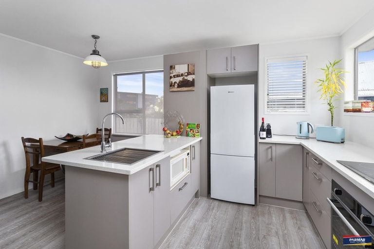 Photo of property in 8 Funnell Place, Manurewa, Auckland, 2102