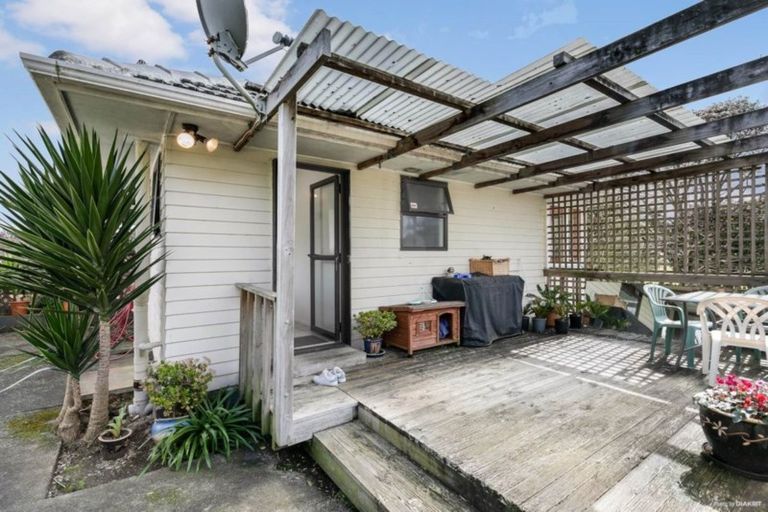 Photo of property in 83 Kervil Avenue, Te Atatu Peninsula, Auckland, 0610