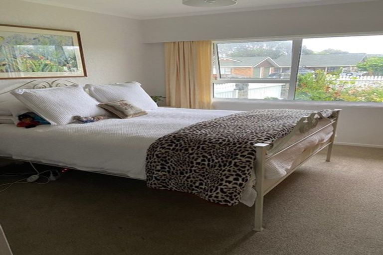 Photo of property in 28 Oriwa Street, Waikanae, 5036