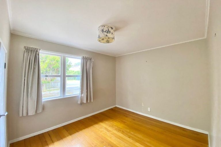 Photo of property in 32 Cardiff Road, Pakuranga, Auckland, 2010