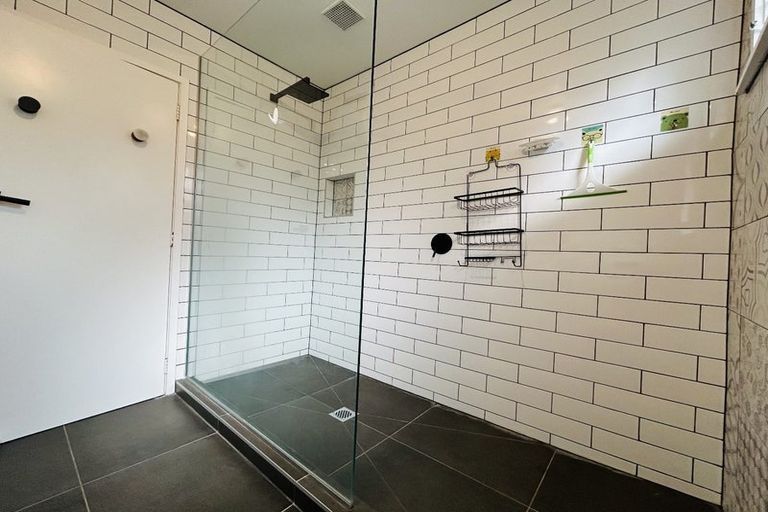 Photo of property in 1/8a Alma Street, Te Atatu South, Auckland, 0610