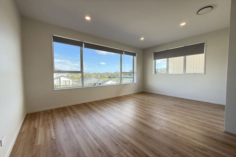 Photo of property in 17 Sunnyheights Road, Orewa, 0931