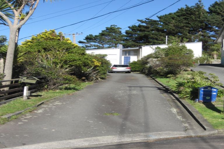 Photo of property in 35a Spenmoor Street, Newlands, Wellington, 6037