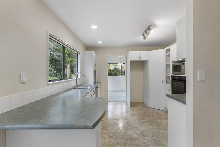 Photo of property in 4 San Ambrosio Rise, Henderson, Auckland, 0612