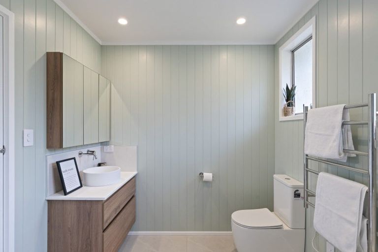 Photo of property in 8 Newlyn Place, Welbourn, New Plymouth, 4312