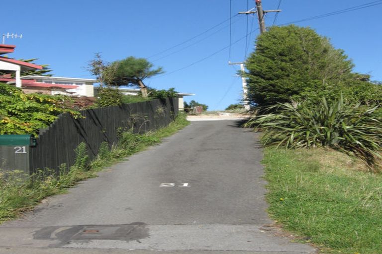 Photo of property in 21 Wakely Road, Newlands, Wellington, 6037