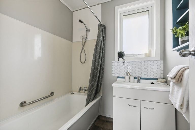 Photo of property in 55u6 Apu Crescent, Lyall Bay, Wellington, 6022