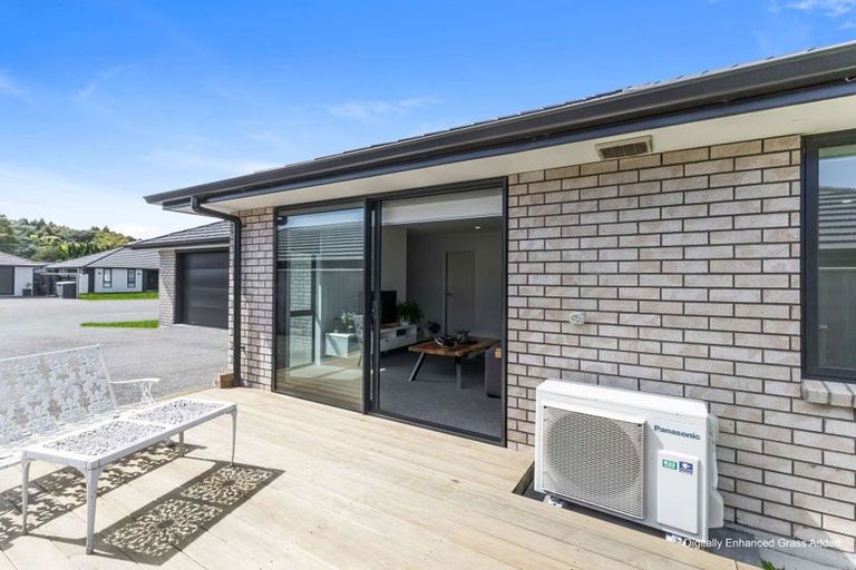 Photo of property in 10 Rehua Place, Waiwhakaiho, New Plymouth, 4312