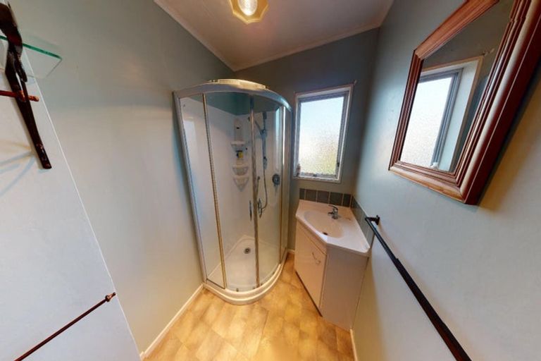 Photo of property in 6 Raglan Avenue, Cloverlea, Palmerston North, 4412
