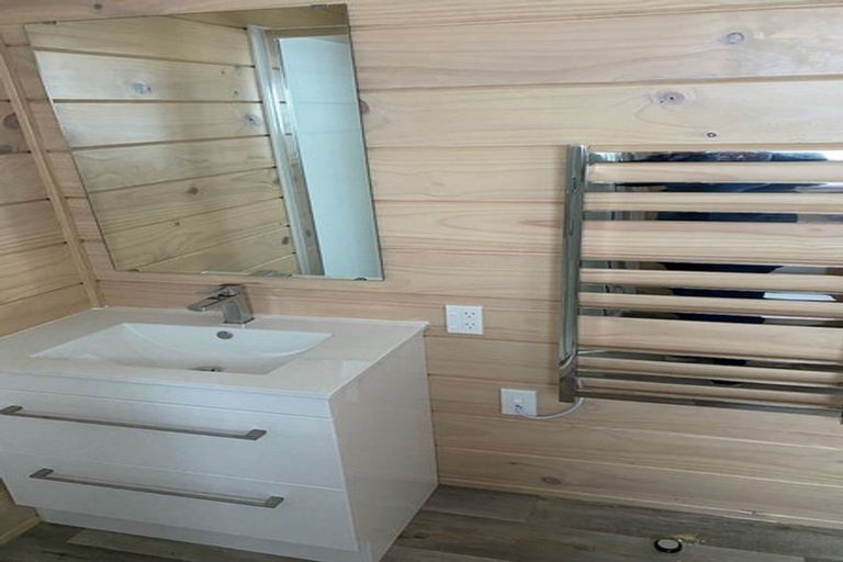 Photo of property in 12 Dallinghoe Crescent, Milford, Auckland, 0620