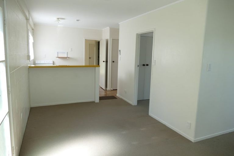 Photo of property in 5 Miltonia Avenue, Te Atatu South, Auckland, 0610