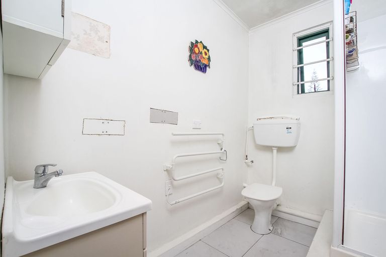 Photo of property in 153a/1 Te Atatu Road, Te Atatu South, Auckland, 0610