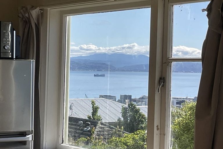 Photo of property in 29 Tanera Crescent, Brooklyn, Wellington, 6021