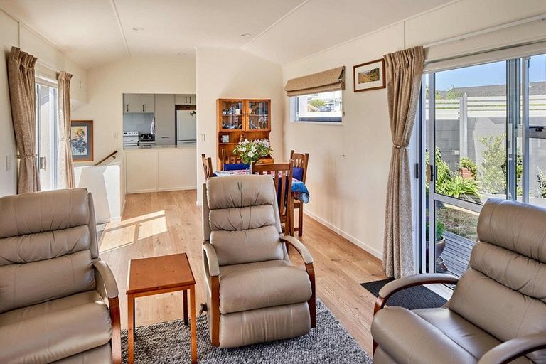 Photo of property in 39 James Cook Drive, Whitby, Porirua, 5024